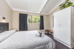 Unit 5 Bedroom (2)