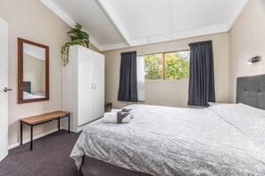 Unit 6 Bedroom (3)