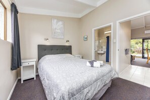 Unit 6 Bedroom (2)