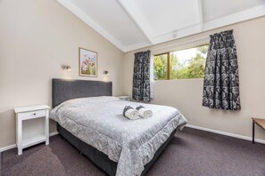 Unit 7 Bedroom (1)