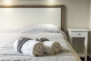 Unit 8 Bed