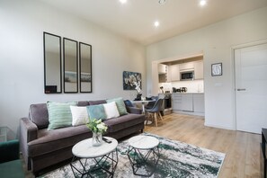 Living Room / Lounge