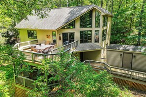 Exterior | Multi-Level Cabin
