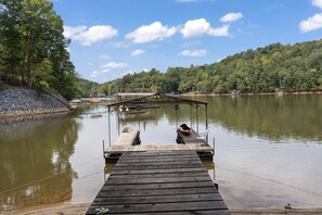 Single slip dock with kayak on calm cove located on the north end of Lake Lanier!