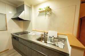 1701935865-wwb_1440-3