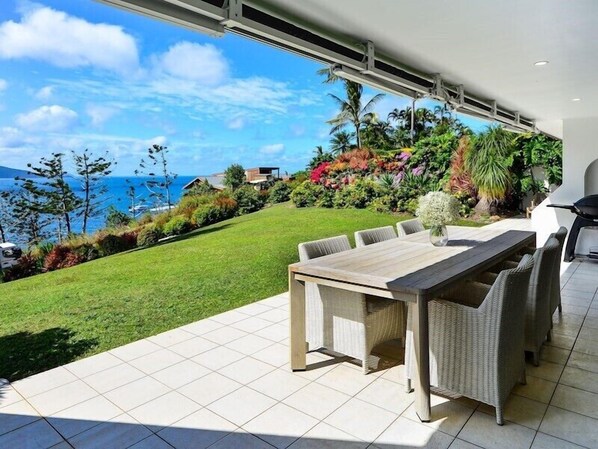 Outdoors Dining 1