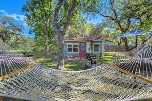 Outdoor dining, BBQ Grill, hammock, cornhole