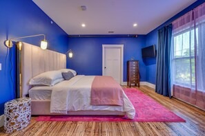 Suite 203 – The 2nd Floor Blue Mid-Century Suite offers Casper King and Queen Beds, Smart TV, and En Suite Bathroom