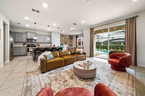 Spacious living room with direct access to the outdoor area