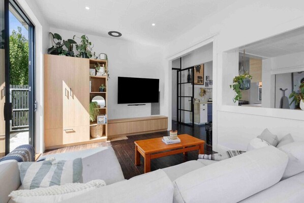 Large comfortable lounge suite, smart TV