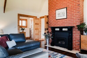 Private lounge retreat with gas log fireplace