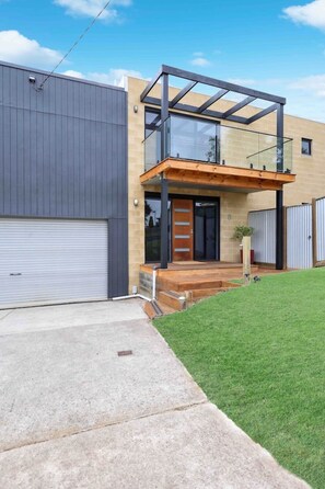 Ample parking on the driveway (fits 4 cars) or on the quiet street