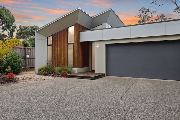 Modern lux at Madeley Family Getaway