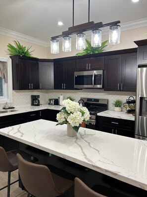 Fully stocked kitchen with seating