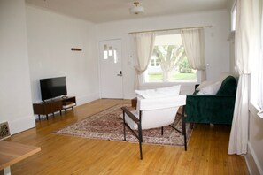 Livingroom looking out to the street