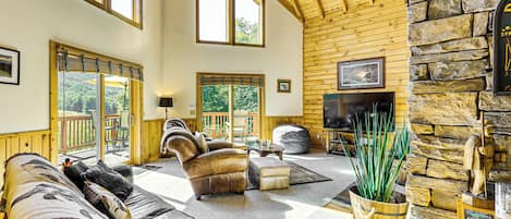 Valley Head Vacation Rental | 3BR | 3BA | 2,800 Sq Ft | 3 Steps Required