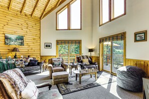 Living Room | 1st Floor | Smart TV