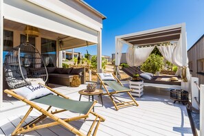 Big terrace with plenty of places to relax: enjoy relaxation outdoors