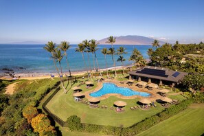 Heated pool pavilion right by Keawakapu Beach!