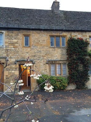 Front of The Cottage 02