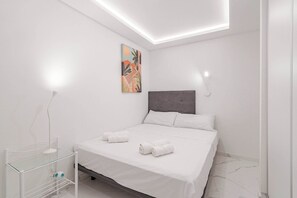 2nd Bedroom with Queen Bed, Closet and Room Darkening Shades