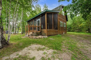 Front Entry / Screen Porch