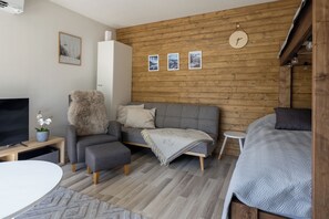 Living room (2)