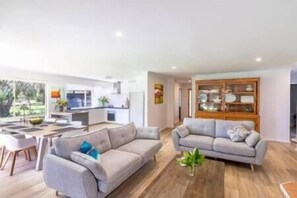 Living room (2)