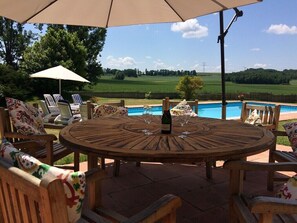 Drinks are served!
