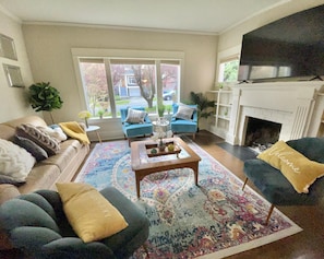 Living room with 75" Smart TV