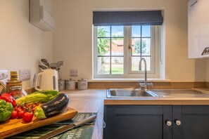 Jasmine Cottage, Sedgeford: Modern kitchen