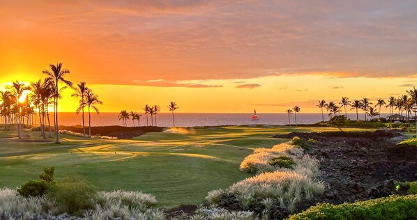 Unreal sunset ocean views from the lanai (balcony).