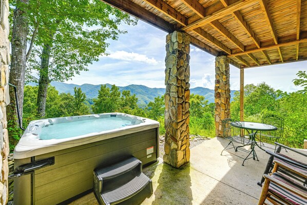 Bryson City Vacation Rental | 3BR | 2.5BA | 2,072 Sq Ft | Step-Free Access