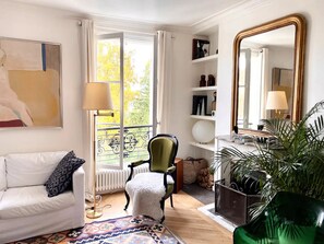Living room
