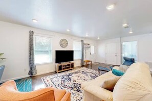 Living Room (2)