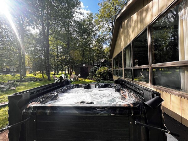 Outdoor spa tub