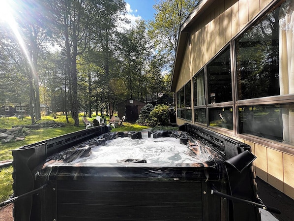 Outdoor spa tub