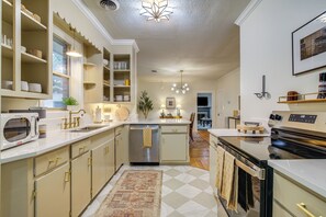 Kitchen | Single-Story Home | Central A/C & Heat
