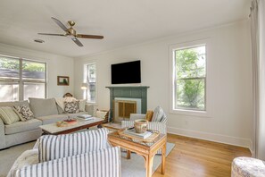 Living Room | Smart TV | Fireplace