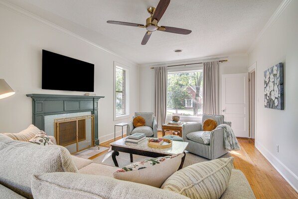 Oxford Vacation Rental | 2BR | 2BA | 1,700 Sq Ft | 4 Steps Required to Enter