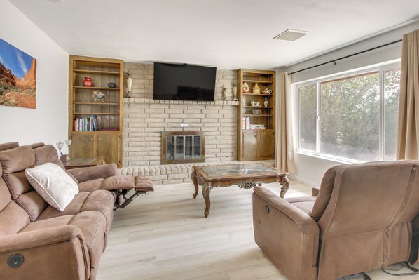 Ridgecrest Vacation Rental | 3BR | 2BA | 1,355 Sq Ft | 1 Small Step Required