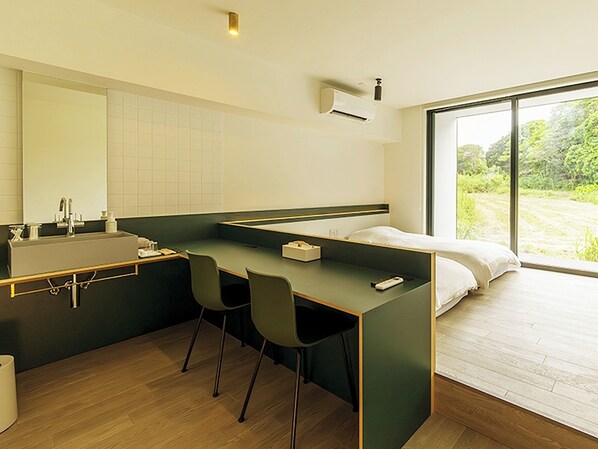 C Building 1F Twin room with bathroom