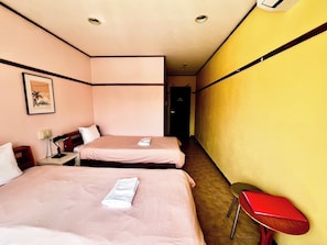 ・[Twin Room] Easy island travel. Twin room with air conditioning and bath