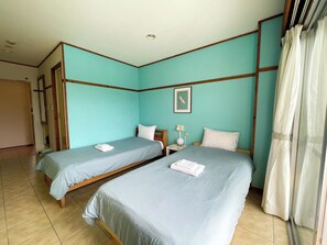・[Twin Room] Comfortable space! Twin room with air conditioning and bathroom