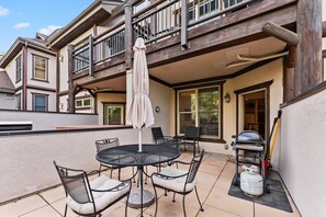 Seasonal private patio (summer only): Gas BBQ
