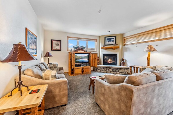 Living Room: Couch w/pull-out bed, matching love seat, sofa chair, ample natural light, gas fireplace, 32” TV, access to patio
