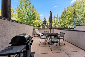 Seasonal private patio (summer only): Gas BBQ
