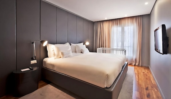 Comfortable unit with Double bed. Exact unit will be assigned upon arrival. Views, colors and decor may vary.