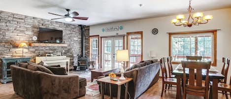 Careywood Vacation Rental | 5BR | 4BA | Steps Required | 3,400 Sq Ft