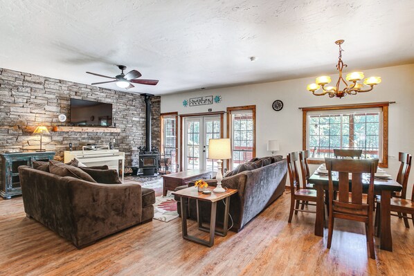 Careywood Vacation Rental | 5BR | 4BA | Steps Required | 3,400 Sq Ft